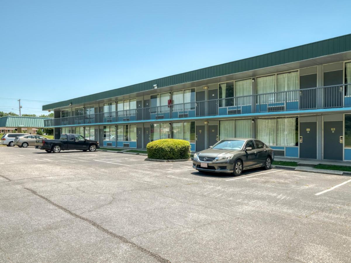Oyo Hotel Battleboro Exterior foto